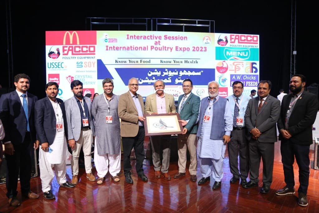 Group photograph with calligraphy presentation at International Poultry Expo 2023